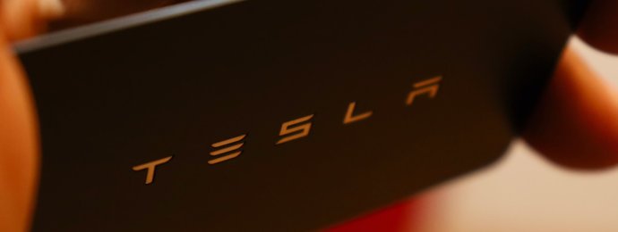 Wieder einmal sorgt Tesla für Schlagzeilen, die man sich kaum ausdenken könnte