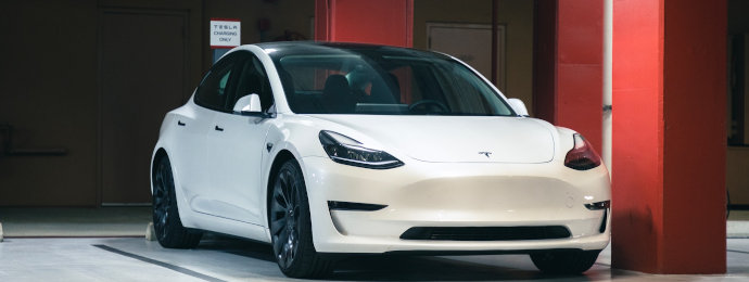 Nur kurz einer Einigung auf faire Preise mit chinesischen Mitbewerbern dreht Tesla schon wieder an der Preisschraube - Newsbeitrag