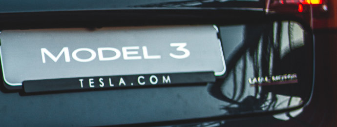 Das Model 3 von Tesla fällt mit einer erstaunlich hohen Durchfallquote beim TÜV auf - Newsbeitrag