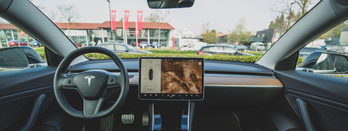 Forscher aus Berlin wollen den Autopiloten von Tesla geknackt und sich Zugang zu brisanten Informationen verschafft haben - Newsbeitrag