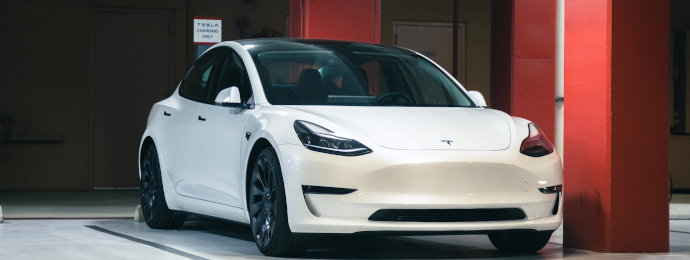 NTG24 - Tesla bringt das Model Y mit 600 km Reichweite nun auch nach Deutschland