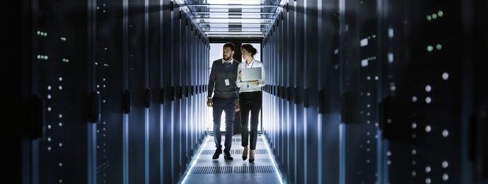 Für den Moment hält sich Super Micro Computer noch an der Börse und die Aktie reagiert darauf mit einer regelrechten Kursexplosion - Newsbeitrag