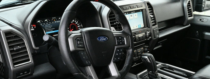 Ford warnt vor hohen Zöllen der USA gegen die Nachbarländer Kanada und Mexiko und sieht auch Arbeitsplätze in der Automobilbranche durch die Politik von Donald Trump bedroht - Newsbeitrag