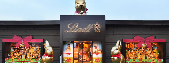 Aufgrund von US-Zöllen denkt Lindt über Anpassungen in der Produktion nach und der Goldhase könnte künftig in den USA produziert werden