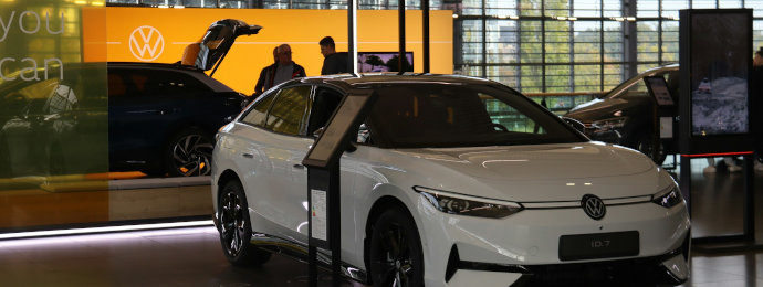 Die Volkswagen-Tochter Lamborghini streicht ihre Pläne für ein vollelektrisches Modell und nennt als Begründung Kundenwünsche - Newsbeitrag