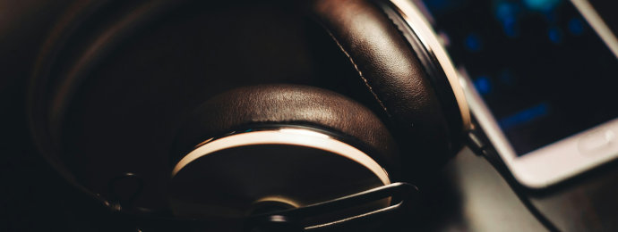 NTG24 - Nachdem die Uploads vollständig per KI erzeugter Musik bei Deezer stark zulegten, stellt Deezer Besserung mit automatischen Erkennungstools in Aussicht 