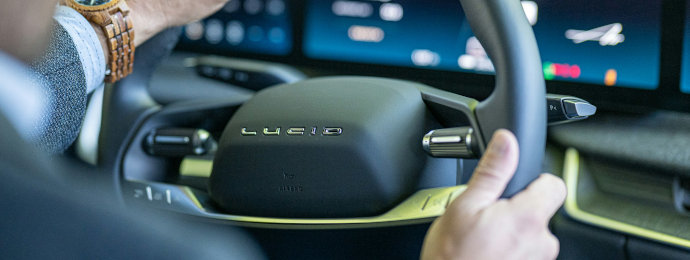 Die Lucid-Aktie stürzt nach Berichten über eine mögliche Insolvenz ab, doch das Unternehmen weist die Darstellungen klar zurück  - Newsbeitrag