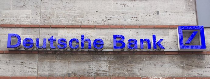 Staatsanwälte und Finanzermittler durchsuchen die Zentrale der Deutschen Bank aufgrund eines Verdachts gegenüber der übernommenen Postbank
