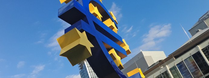 NTG24 - EZB lässt Zinserhöhung durchsickern, SoftwareOne profitiert vom Cloud-Boom und Kurseinbruch bei Intuit - BÖRSE TO GO