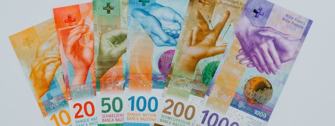 Der starke Schweizer Franken neigt gegen den Euro zu neuer Stärke