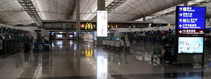 Ene leerer Flughafen in Hong Kong Coronavirus - Flughafen Hong Kong